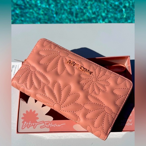 Betsey Johnson Handbags - Betsey Johnson boxed Zia wallet with wristlet clip on in pink